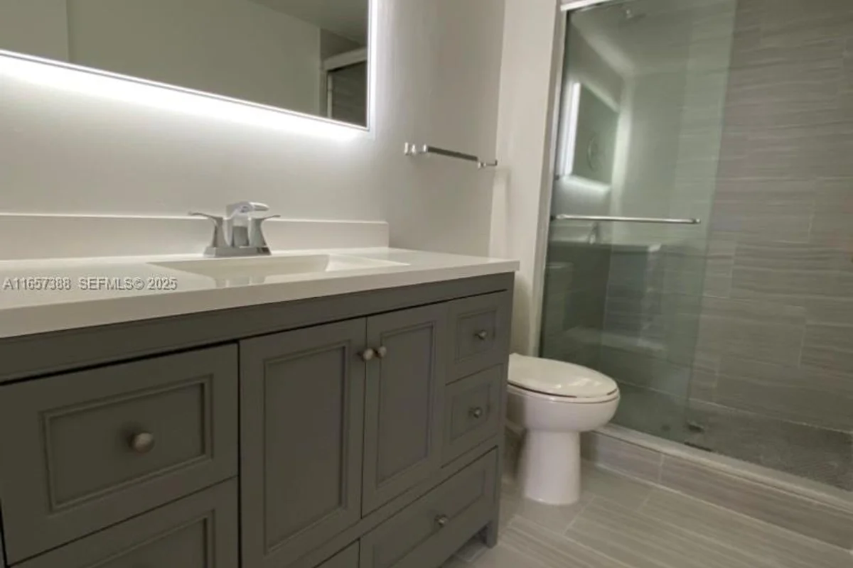 13499 Biscayne Blvd #1507, North Miami: photo 1 of 32