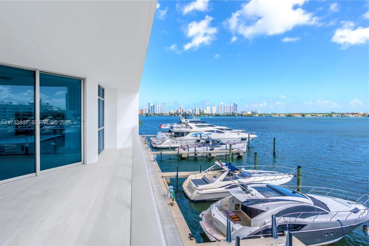 17301 Biscayne Blvd #207, North Miami Beach: photo 1 of 38
