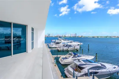 17301 Biscayne Blvd #207, North Miami Beach: photo 1 of 38
