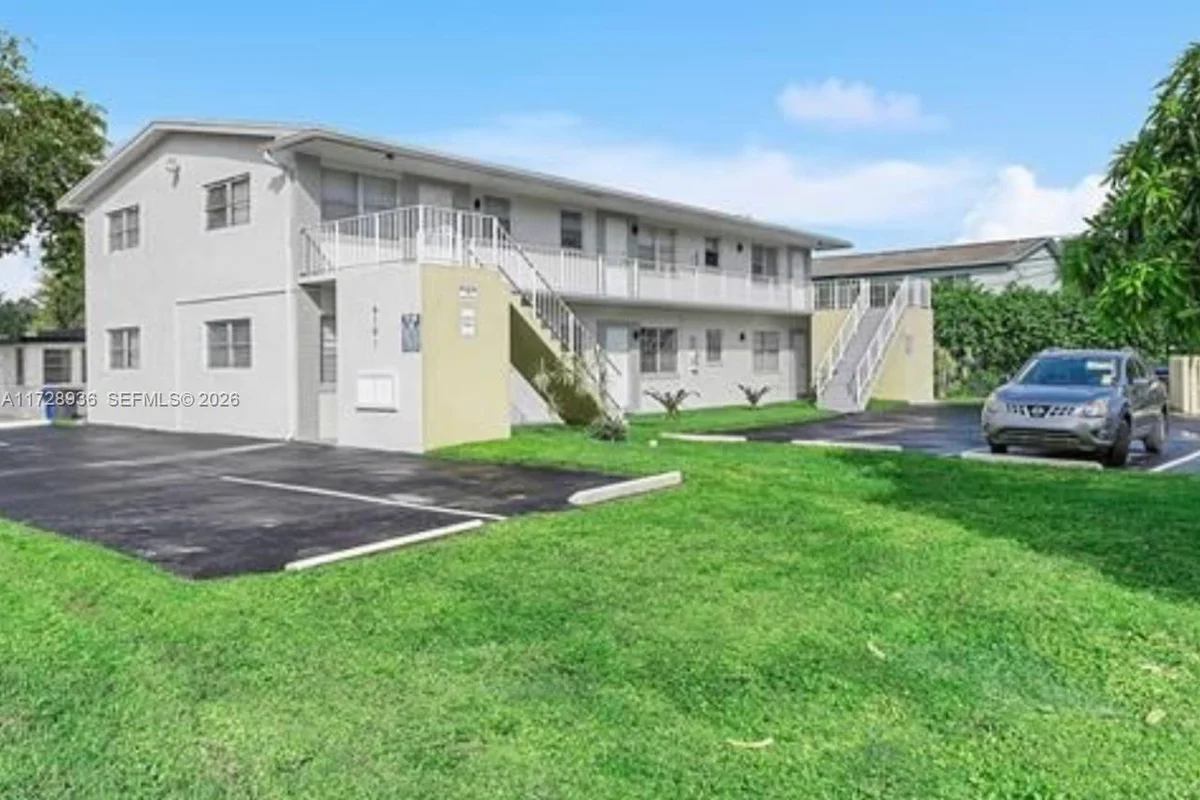 6101 Garfield St, Hollywood: photo 1 of 9