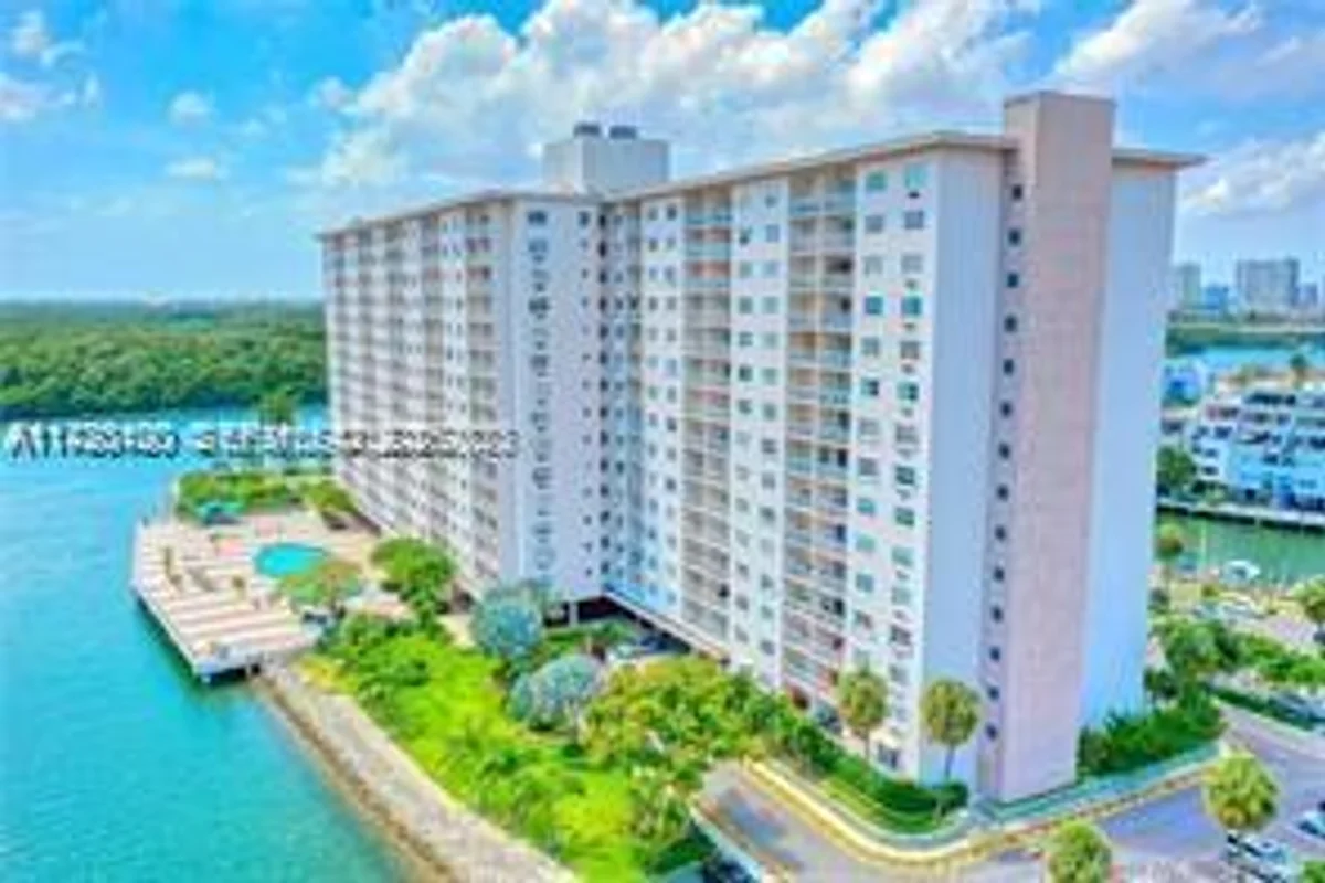 400 Kings Point Dr #106, Sunny Isles Beach: photo 1 of 25