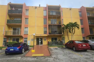 4803 NW 7th St #103-14, Miami: photo 1 of 12