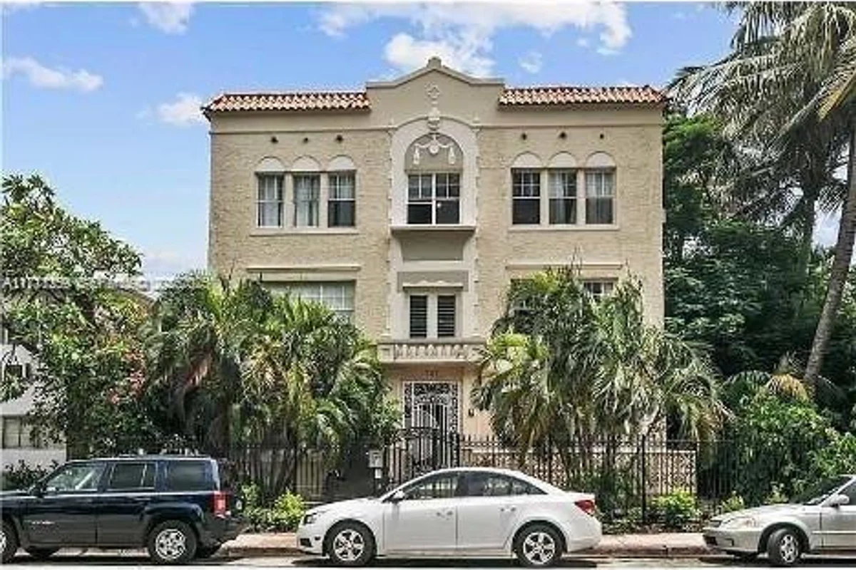 1611 Michigan Ave #25, Miami Beach: photo 1 of 7
