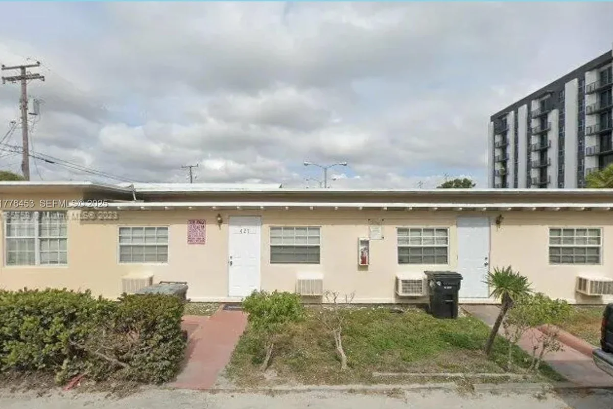 425 NE 8th St, Fort Lauderdale: photo 1 of 1