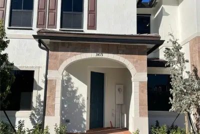 3415 W 112th Ter, Hialeah: photo 1 of 21