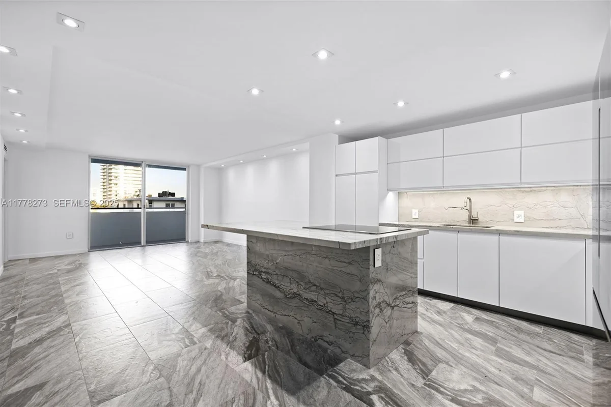 1658 Bay Rd #504, Miami Beach: photo 1 of 18