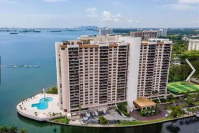 1800 NE 114th St #1108, Miami: photo 1 of 21