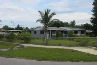 19021 NW 12th Ct, Miami Gardens: photo 1 of 12