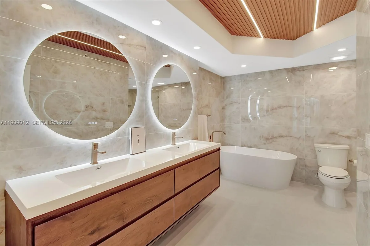 3370 Hidden Bay Dr #812, Aventura: photo 1 of 75