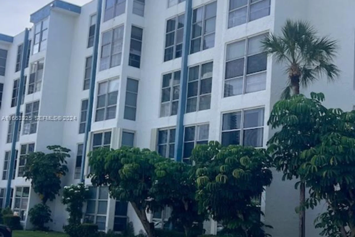 17570 Atlantic Blvd #401, Sunny Isles Beach: photo 1 of 15