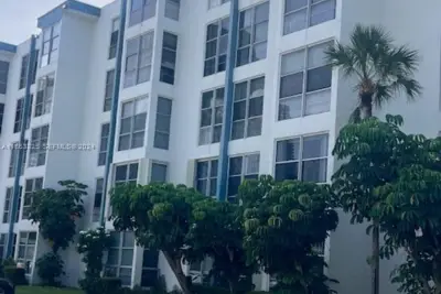 17570 Atlantic Blvd #401, Sunny Isles Beach: photo 1 of 15