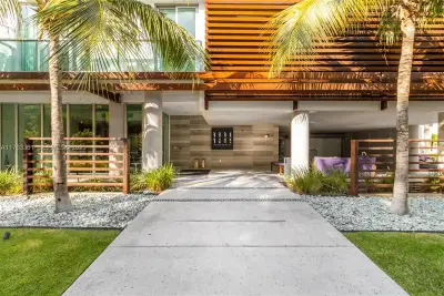 1215 West Ave #203, Miami Beach: photo 1 of 16