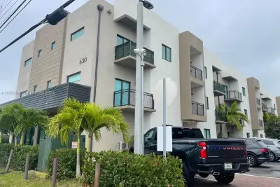 640 W 18th St #107, Hialeah: photo 1 of 8