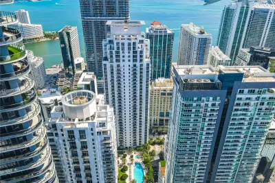 1060 Brickell Ave #409, Miami: photo 1 of 25