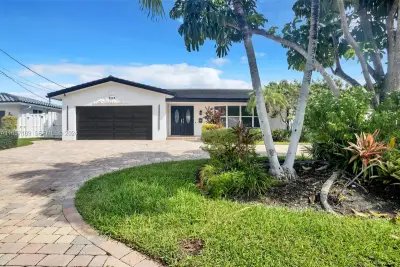 5220 NE 26th Ave, Fort Lauderdale: photo 1 of 50