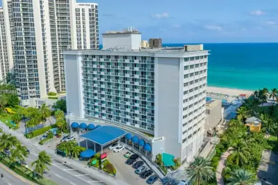 19201 Collins Ave #701, Sunny Isles Beach: photo 1 of 14
