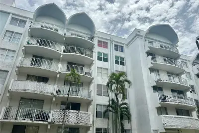 484 NW 165th St Rd #A-316, Miami: photo 1 of 20