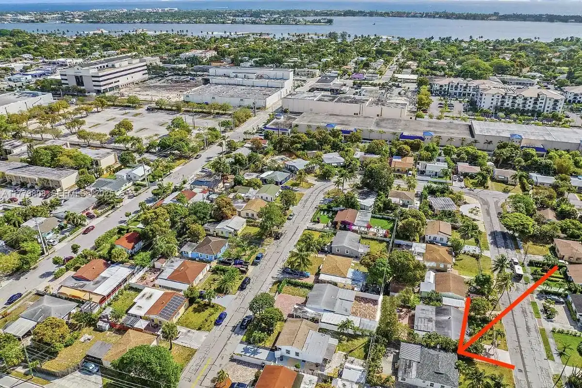 621 Hudson Rd, West Palm Beach: photo 1 of 27