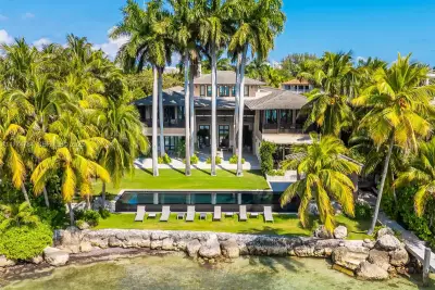 9 Harbor Point, Key Biscayne: photo 1 of 88