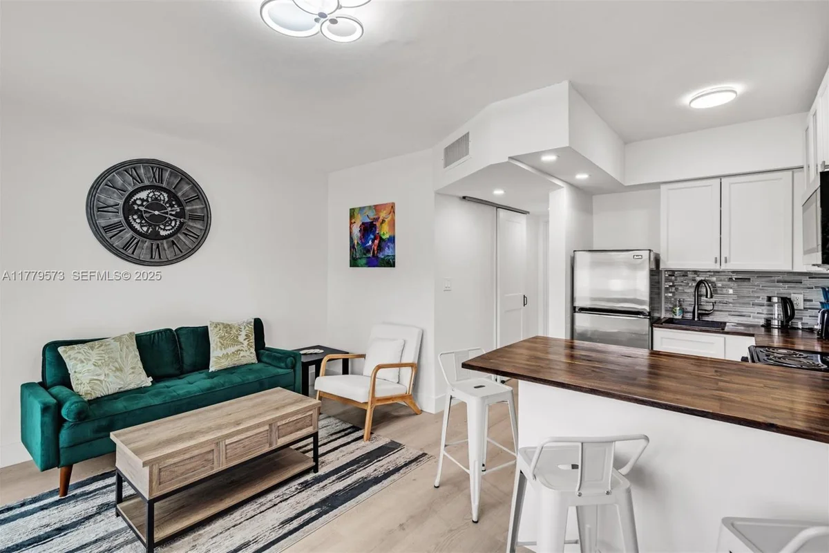 1630 SW 4th Ave #2, Fort Lauderdale: photo 1 of 8