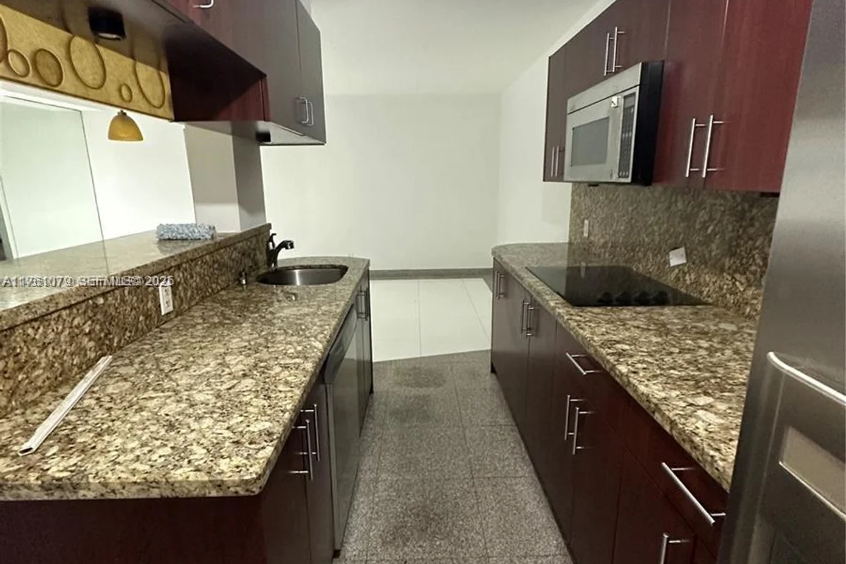 1100 NE 1st Ct #105, Hallandale Beach: photo 1 of 13