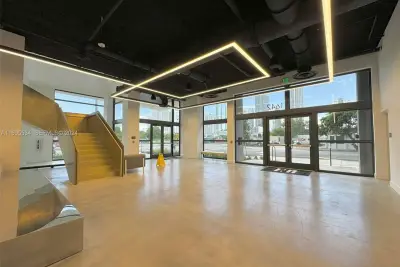 1642 NE 1st Ave #2203, Miami: photo 1 of 9