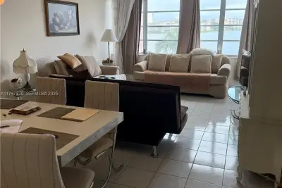 18555 NE 14th Ave #618, Miami: photo 1 of 14