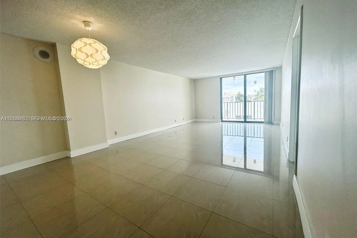 Condo in Miami Beach: photo 1 of 12