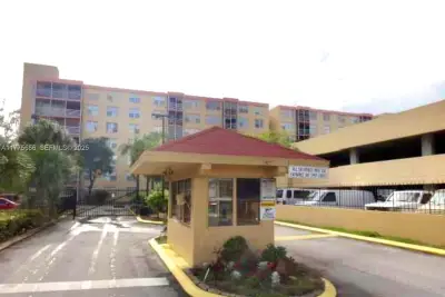 17890 W Dixie Hwy #714, North Miami Beach: photo 1 of 19