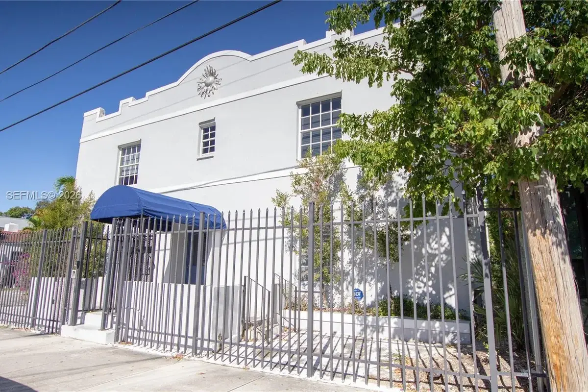 577 NE 62 St #2, Miami: photo 1 of 16