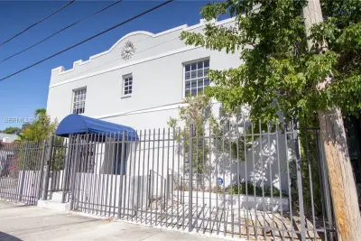 577 NE 62 St #2, Miami: photo 1 of 16
