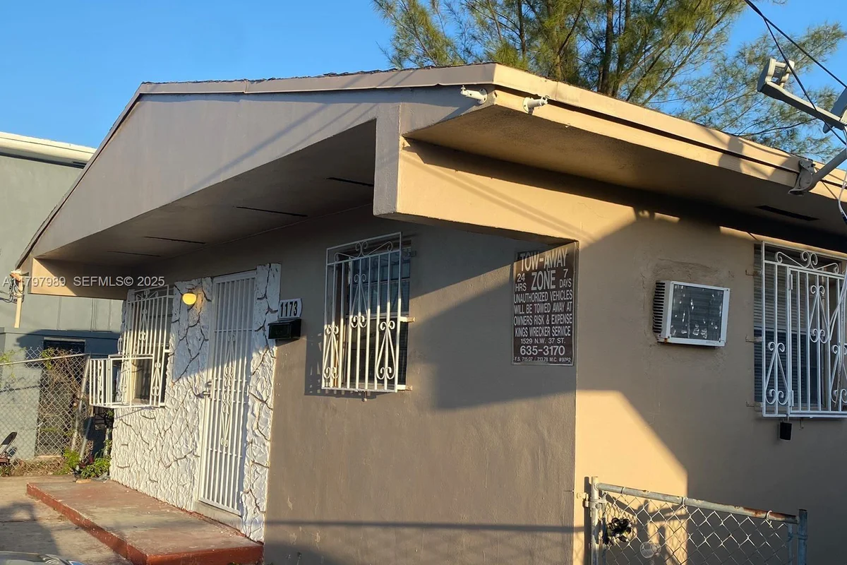 1173 NW 65th St, Miami: photo 1 of 7