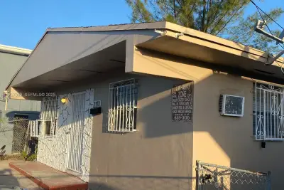 1173 NW 65th St, Miami: photo 1 of 7