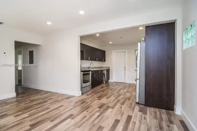 2542 Fillmore St, Hollywood: photo 1 of 12