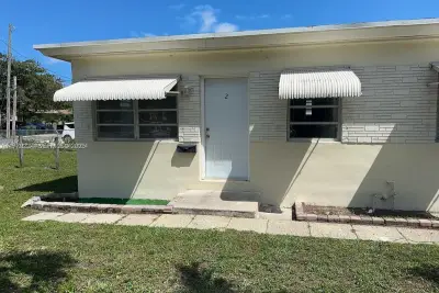 756 NW 5th St, Hallandale Beach: photo 1 of 17