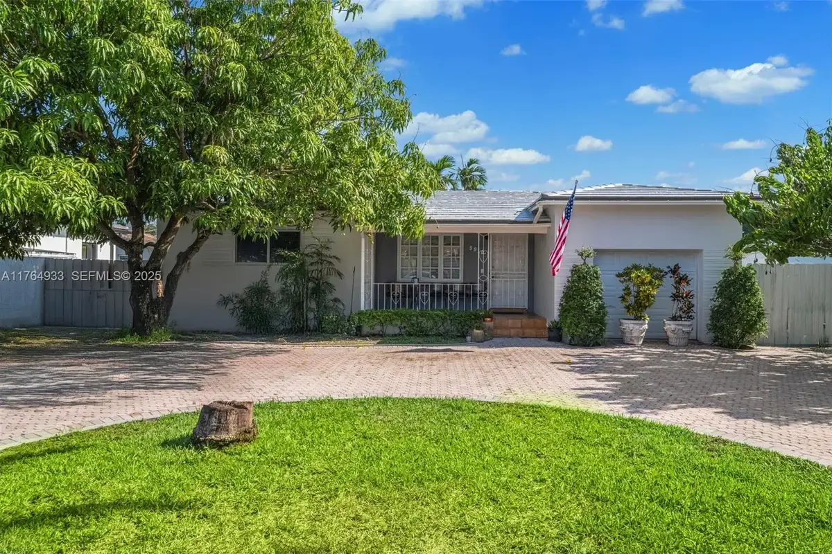 5810 SW 22nd St, Miami: photo 1 of 54