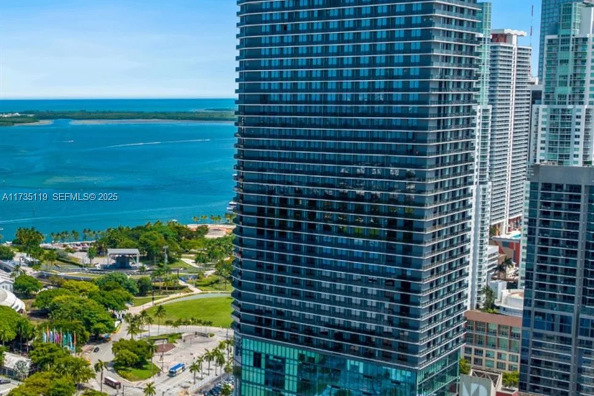 398 NE 5th St #1510, Miami: photo 1 of 36