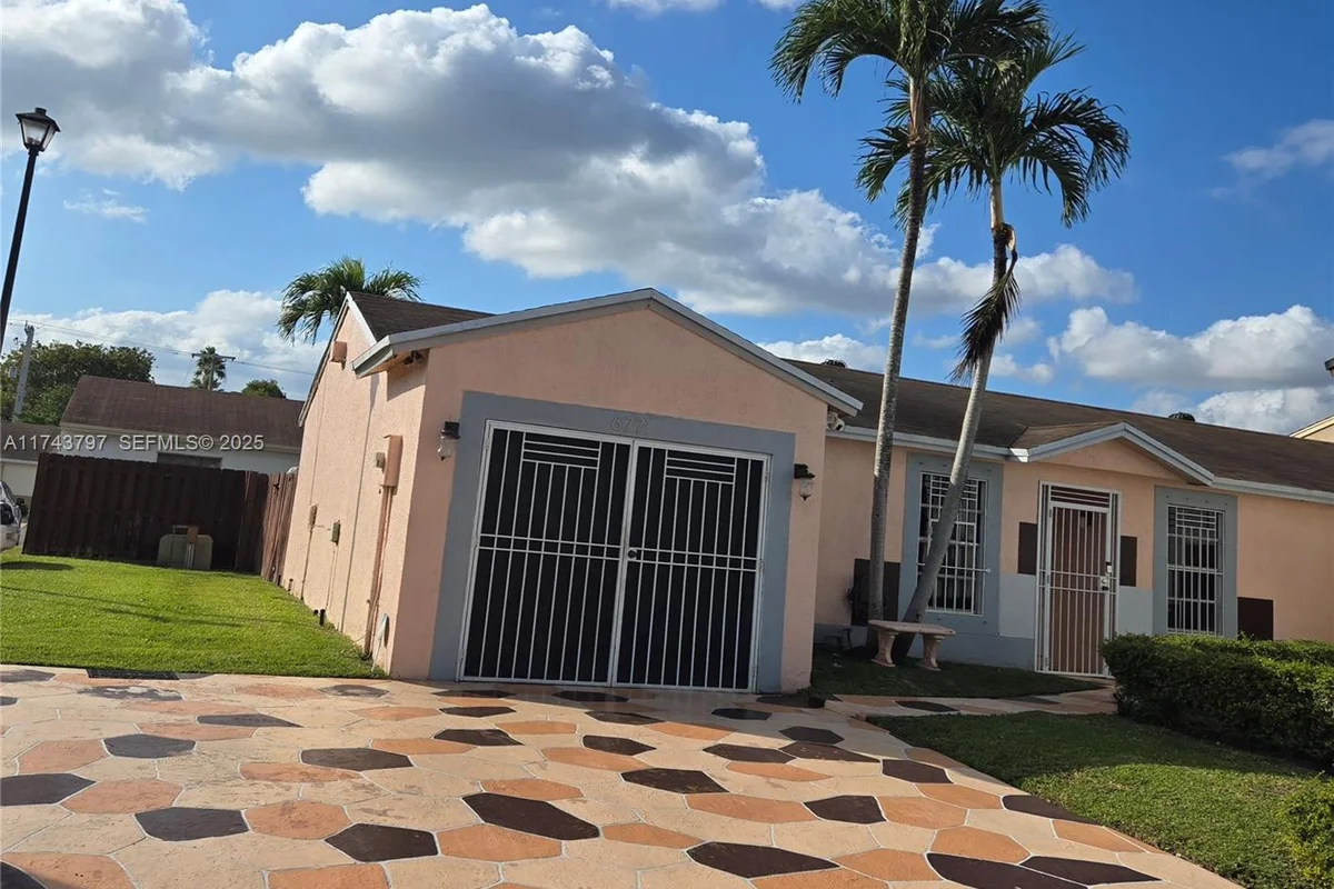 6771 NW 199th Ter, Hialeah: photo 1 of 43