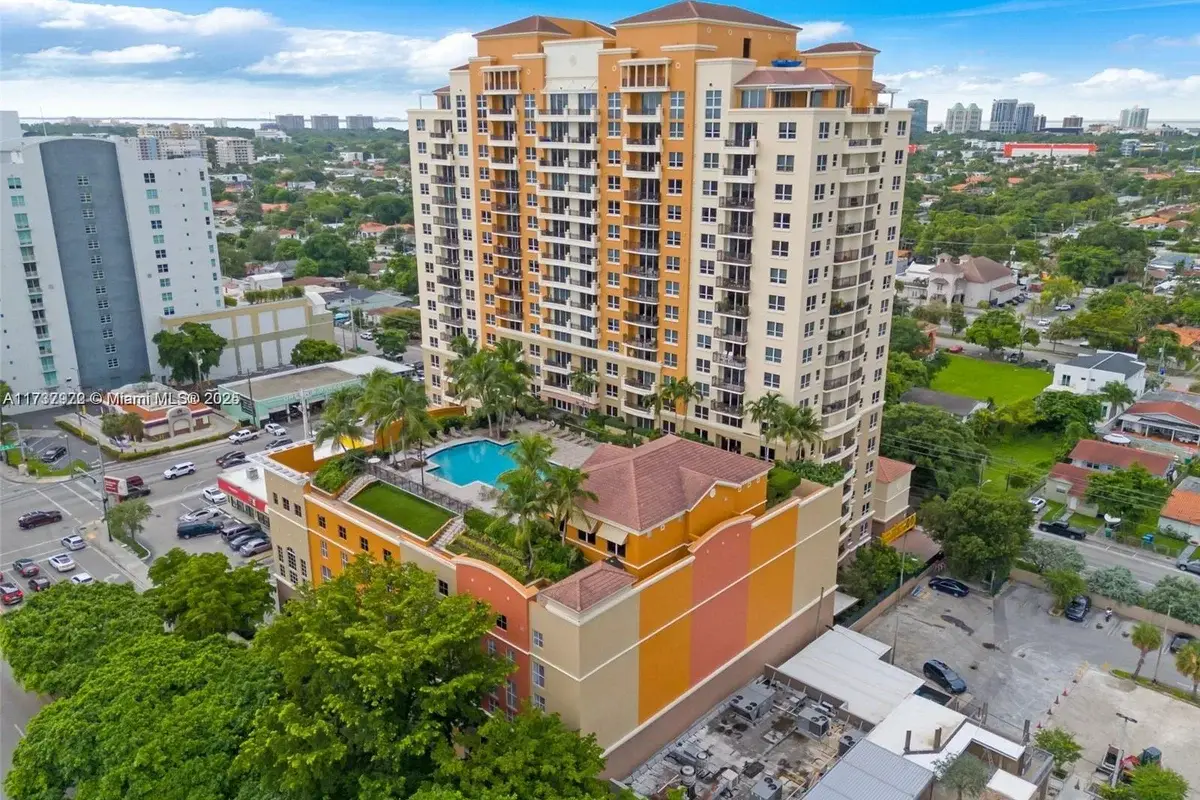 3232 SW 22nd Ter #301, Miami: photo 1 of 34