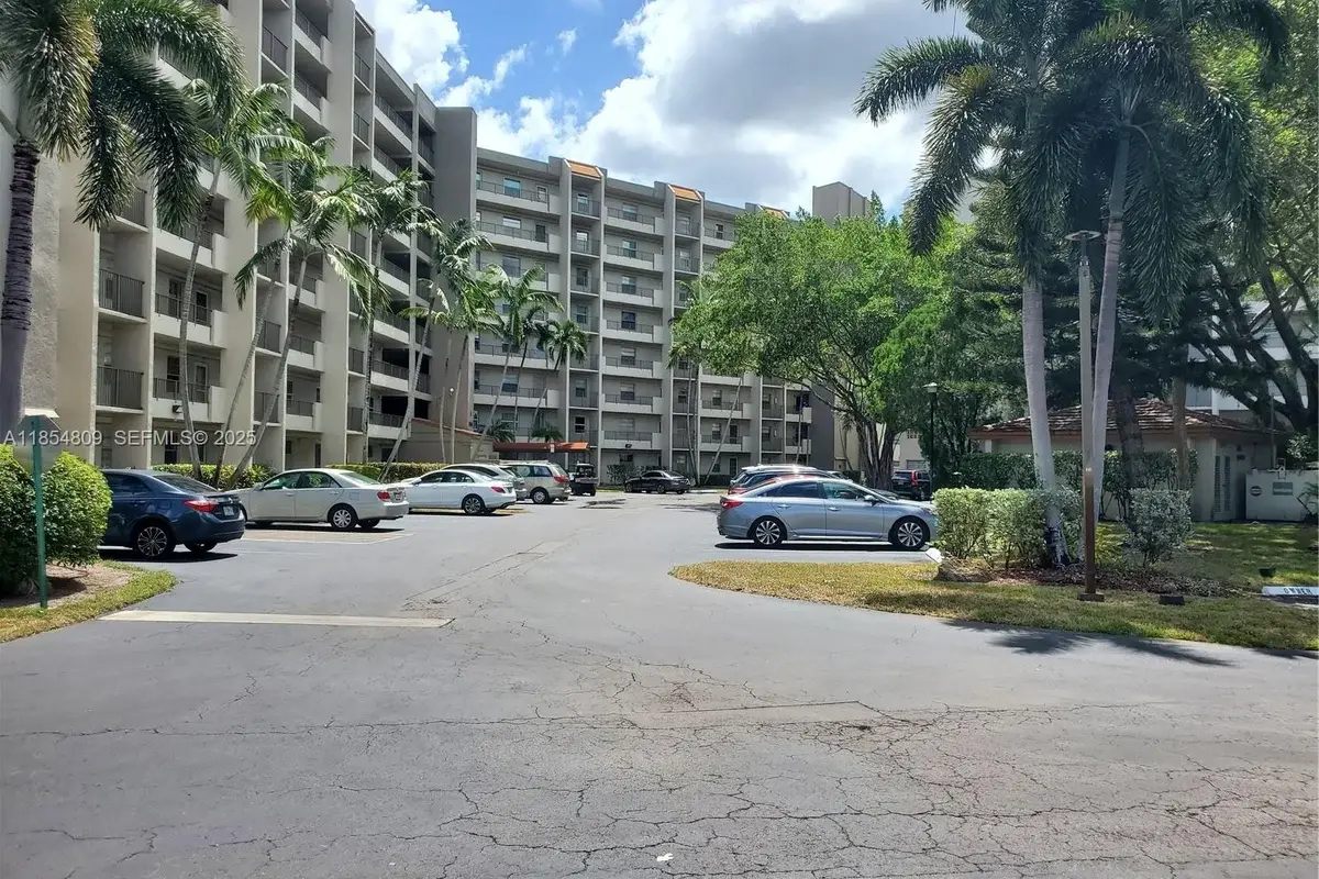 3940 Inverrary Blvd #402-A, Lauderhill: photo 1 of 27