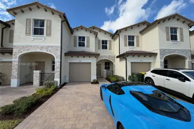 2876 SE 25 Ave, Homestead: photo 1 of 22