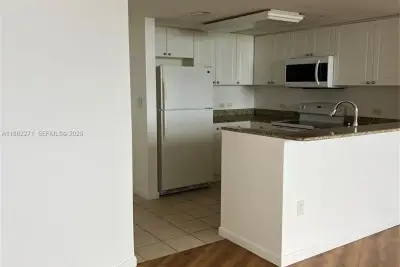19501 W Country Club Dr #1411, Aventura: photo 1 of 18