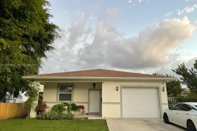 210 SW 4th St, Dania Beach: photo 1 of 23
