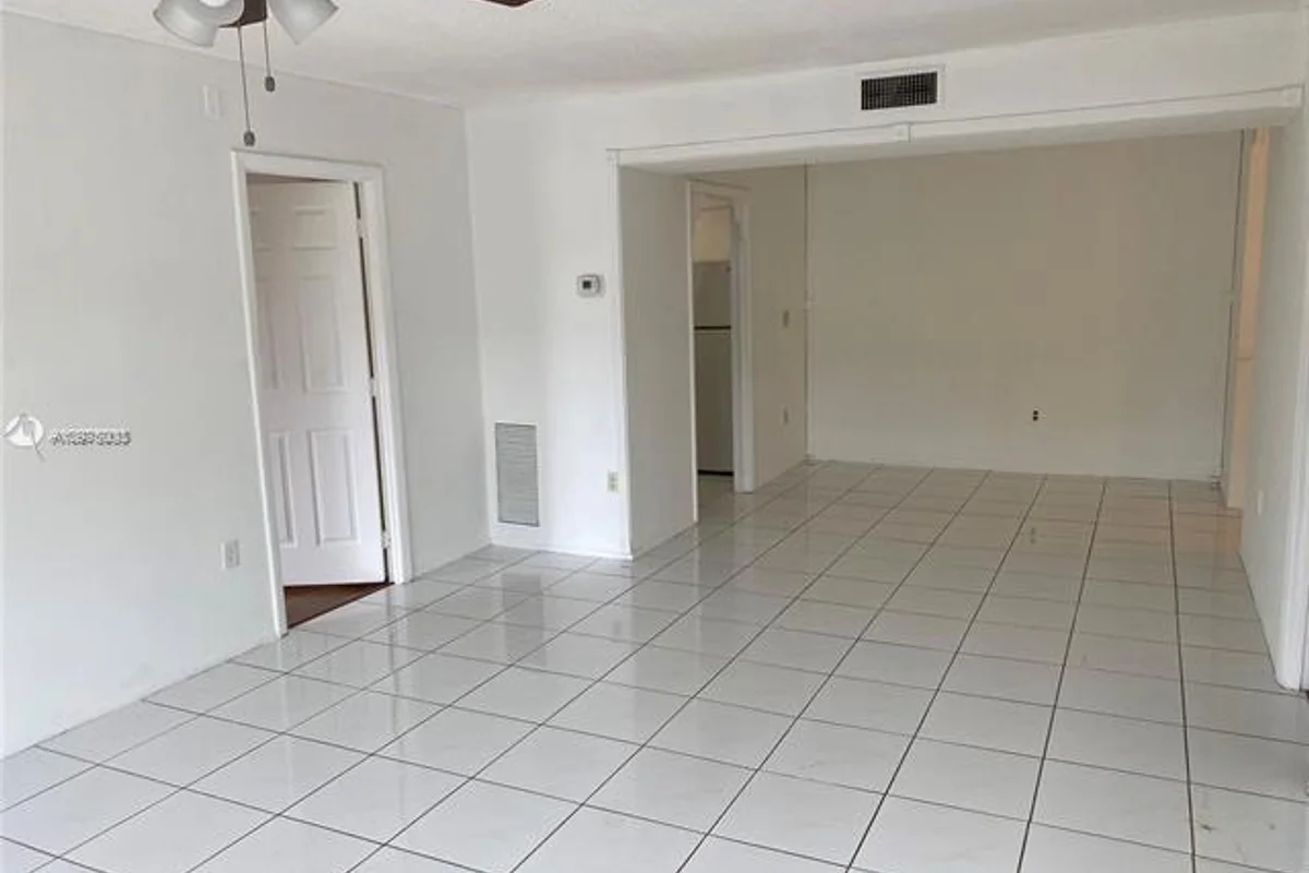 4166 Inverrary Dr #303, Lauderhill: photo 1 of 12