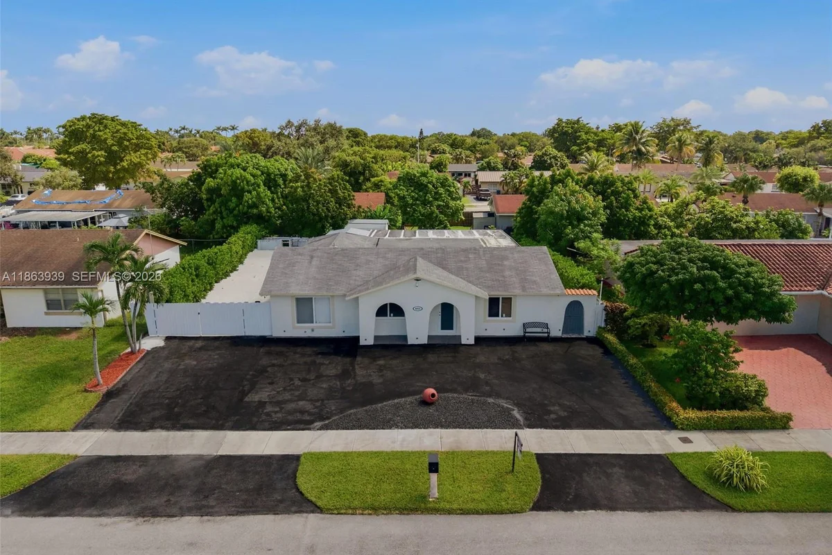 6553 SW 148th Pl, Miami: photo 1 of 32
