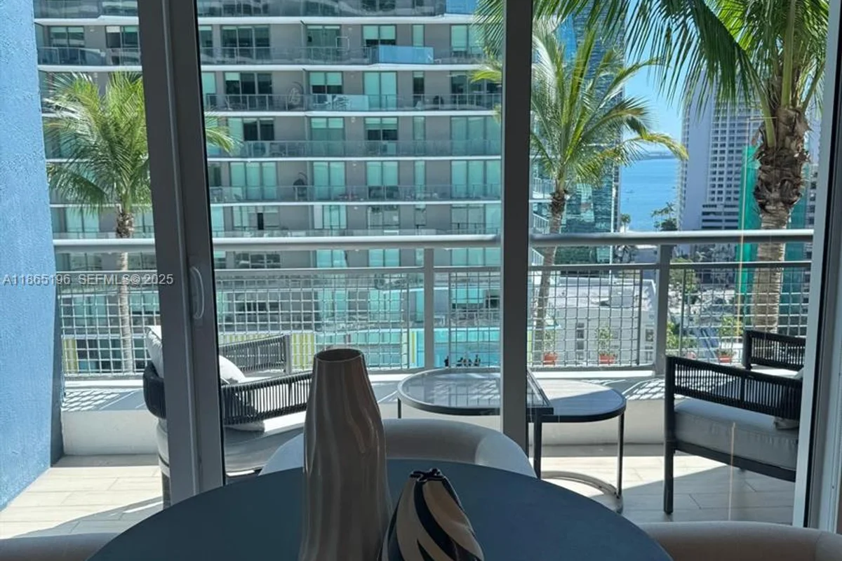 60 SW 13th St #1406, Miami: photo 1 of 19