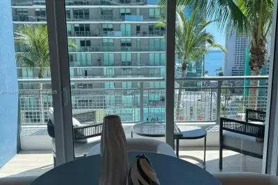 60 SW 13th St #1406, Miami: photo 1 of 19