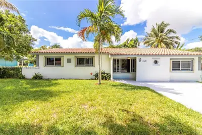 460 NW 88th Ter, El Portal: photo 1 of 20