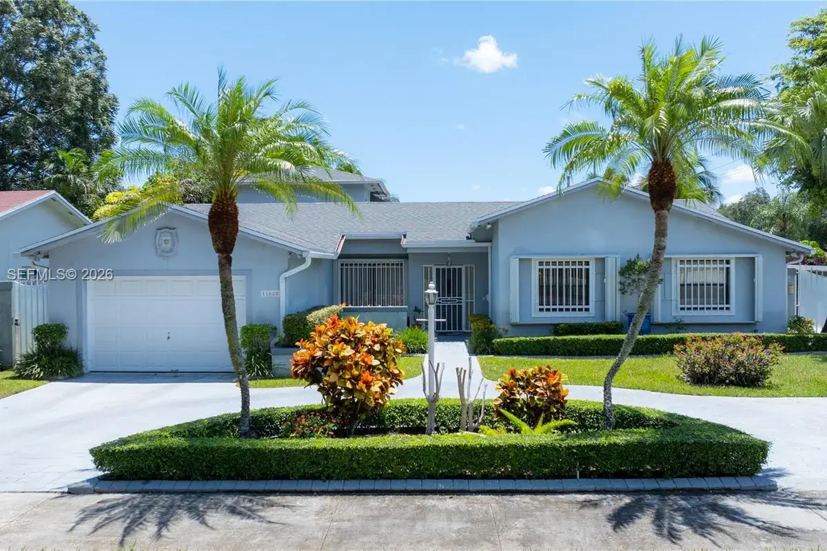11680 SW 92nd St, Miami: photo 1 of 44