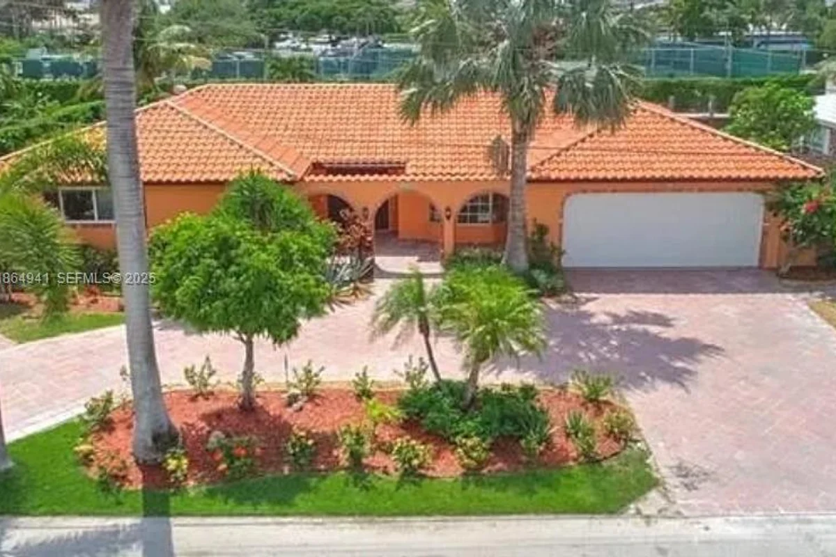 4220 NE 27th Ave, Lighthouse Point: photo 1 of 37